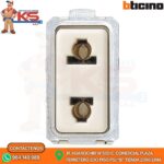 DADO TOMACORRIENTE UNIVERSAL 1 MOD MARFIL 2P 16A 250V MAGIC